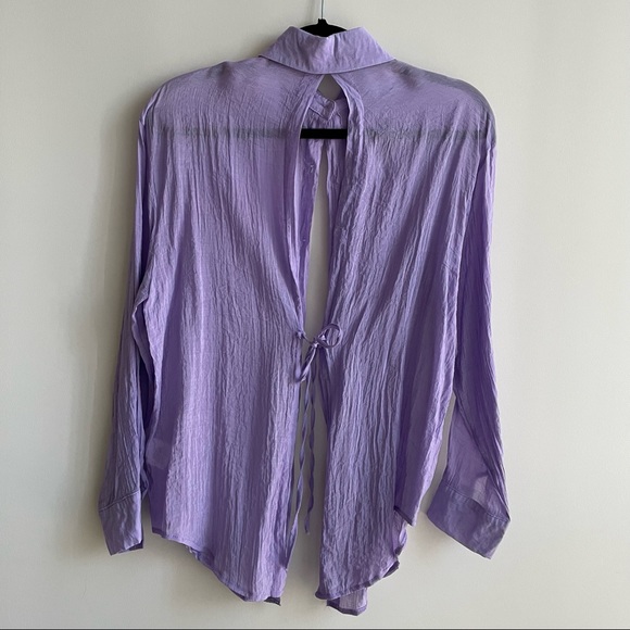Open back lavender color shirt - Picture 2 of 3